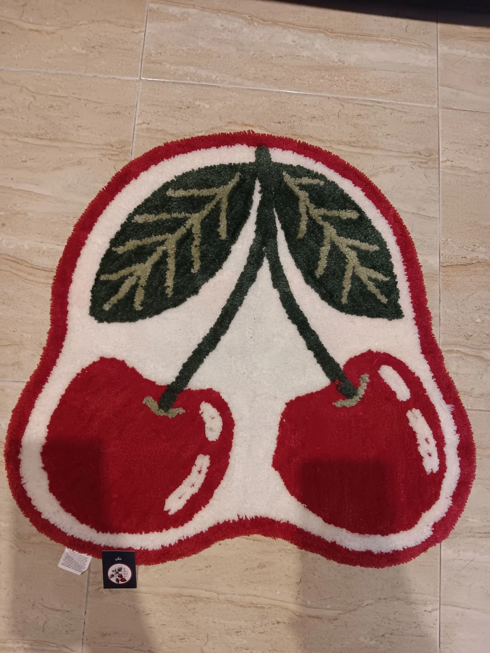 Felpudo nuevo con cerezas, precioso. Ideal para baño. – photo 2